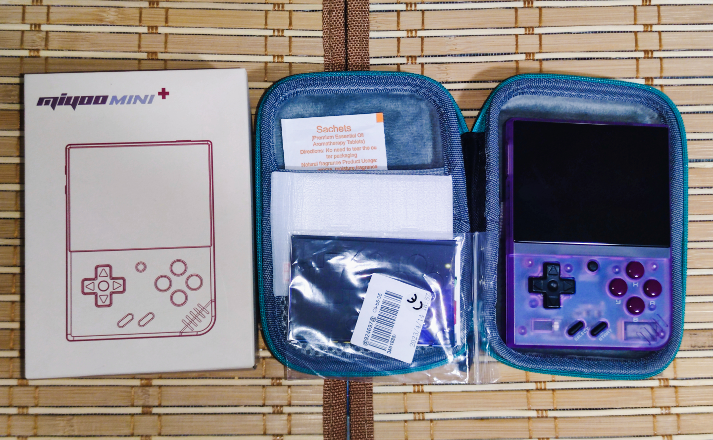 New Miyoo Mini Plus Handheld Console w/ Case & Accessories - photo 2