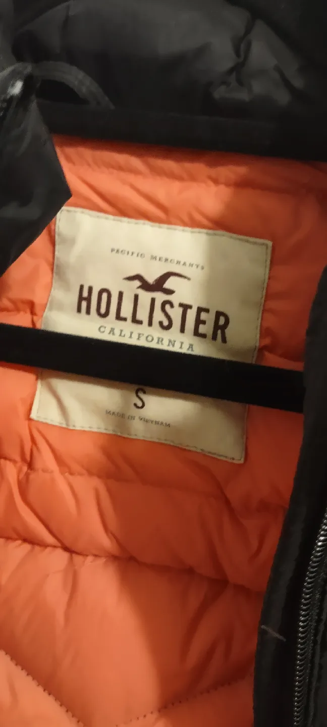 Hollister Black Puffer Jacket image indicator(10)