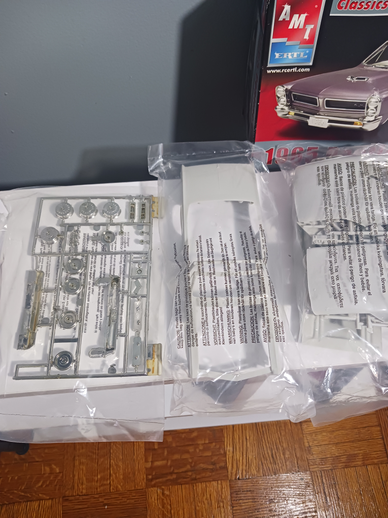 AMT Ertl 1965 Pontiac GTO Model Kit - New - photo 4