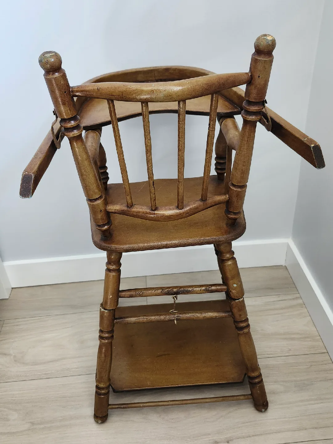 Vintage Mini High Chair - Converts into a Desk image indicator(5)
