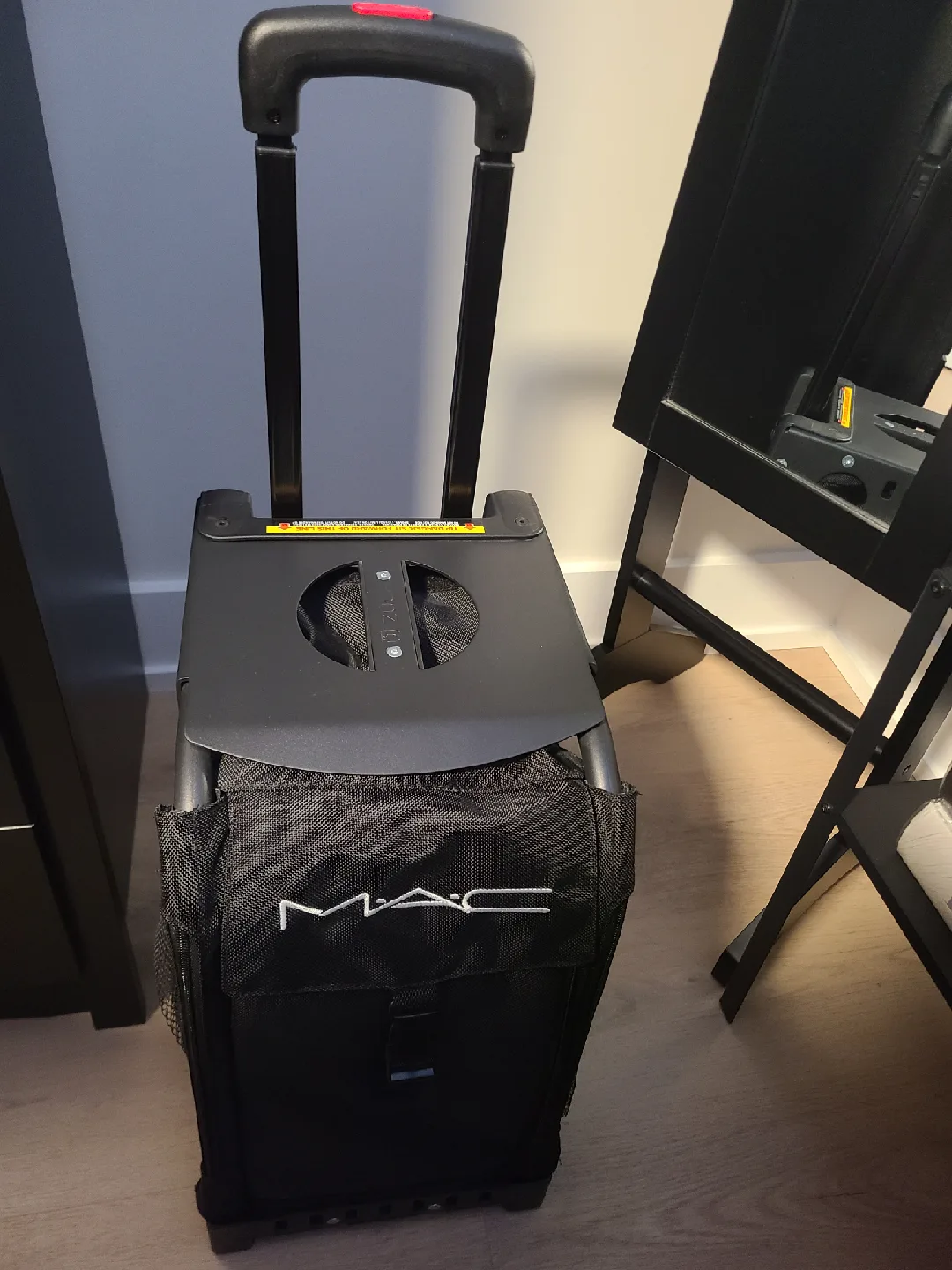 Brand New MAC Zuca rolling makeup bag image indicator(3)