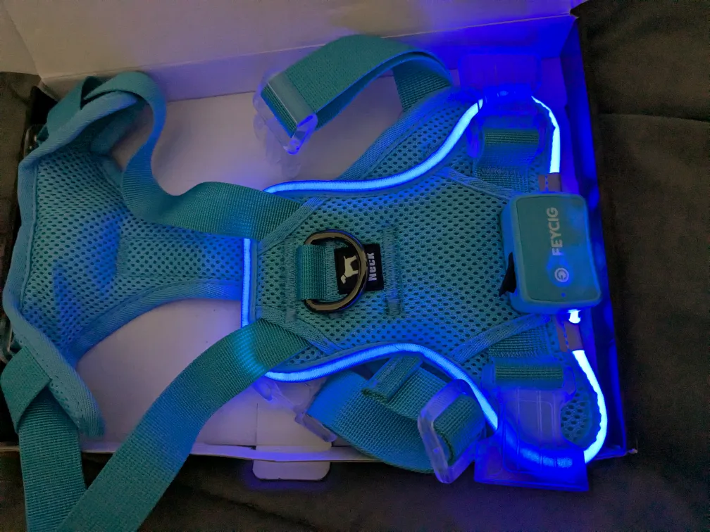 FEYCIG Light Up Dog Harness - Size M - New in Box! image indicator(4)