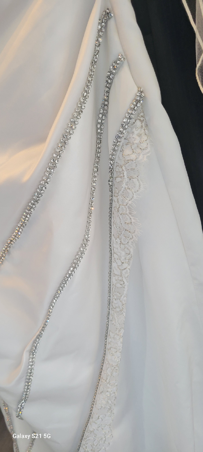 White Wedding Dress with Diamond  Detailing - photo 5