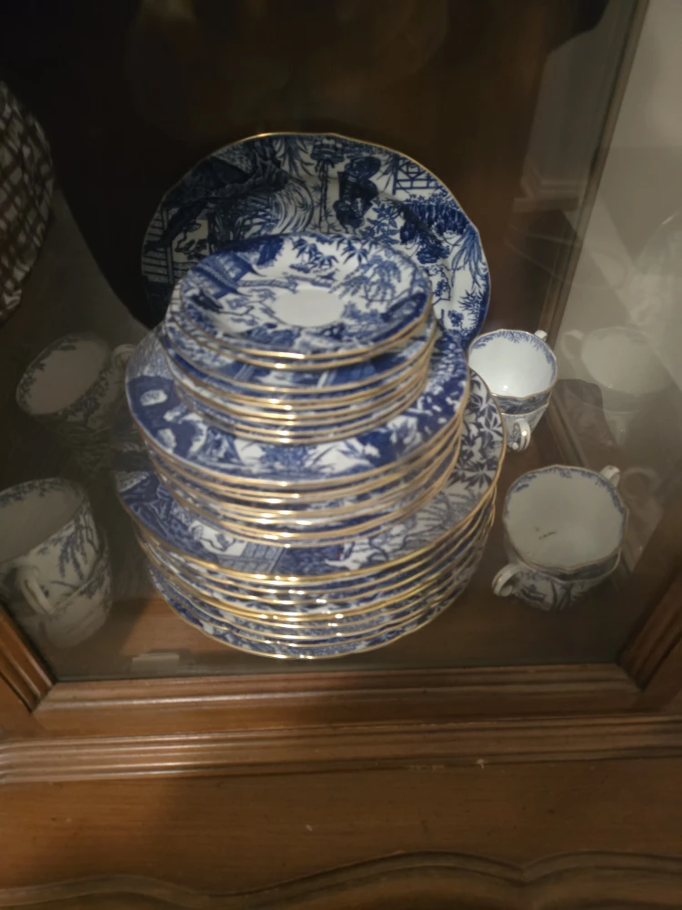 Blue & White China Tea Set - photo 3