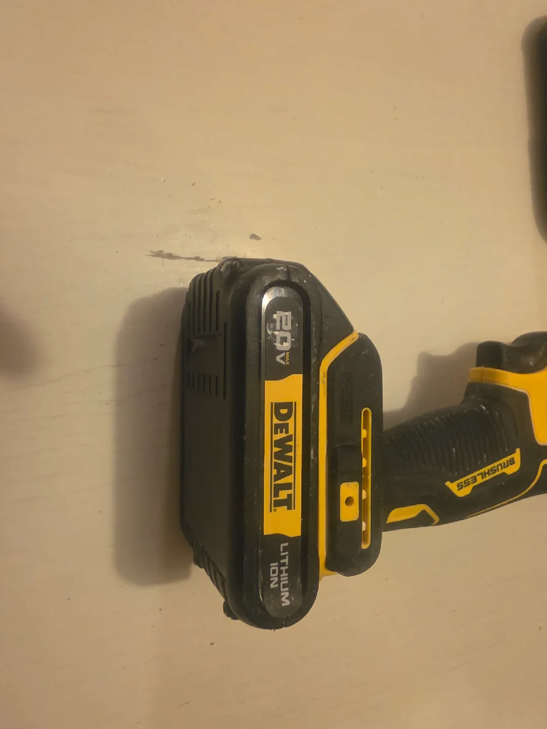 DeWalt 20V MAX XR Oscillating Multi-Tool with Charger image indicator(3)