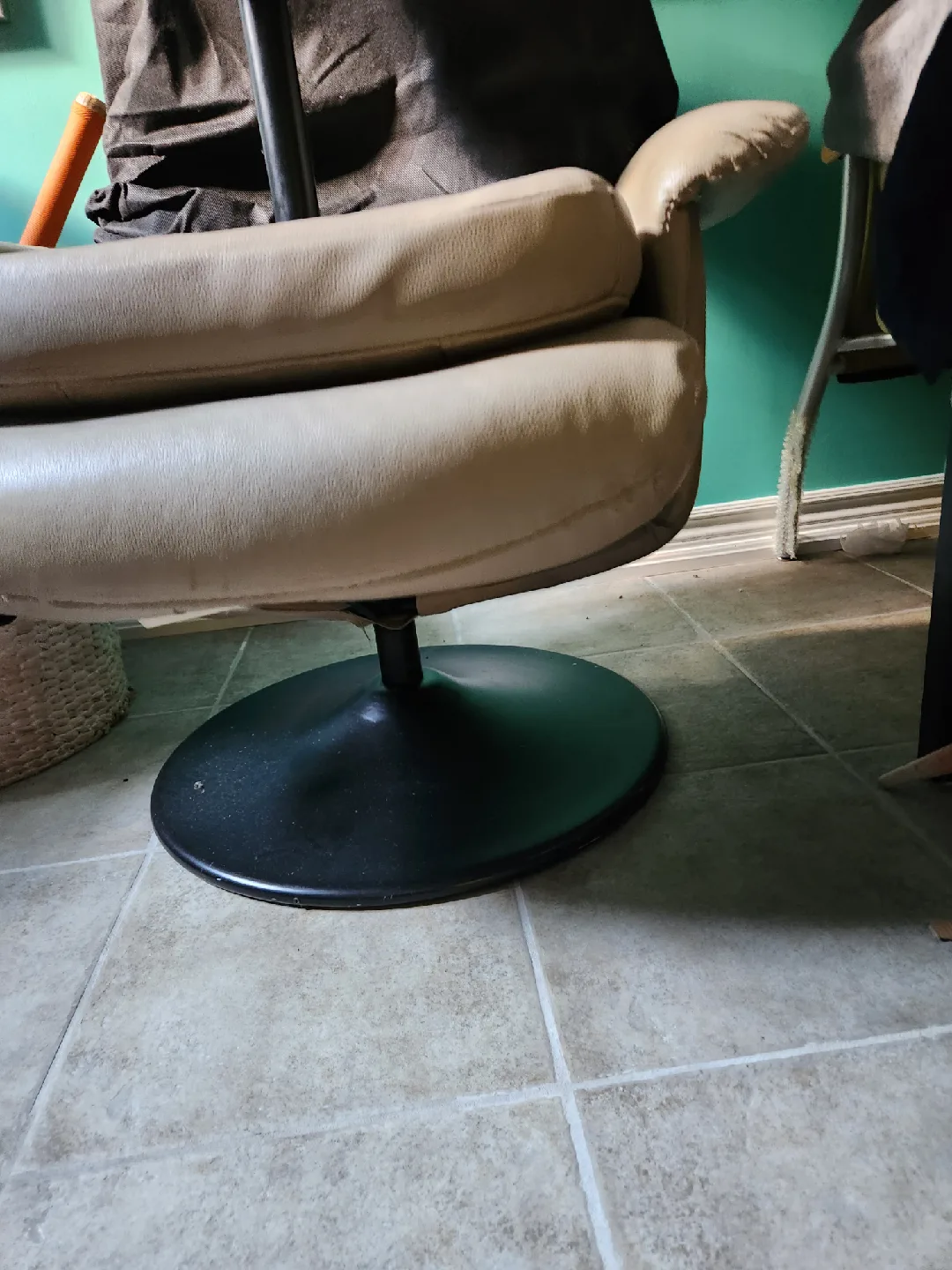 Swivel Chair with Adjustable Table image indicator(2)