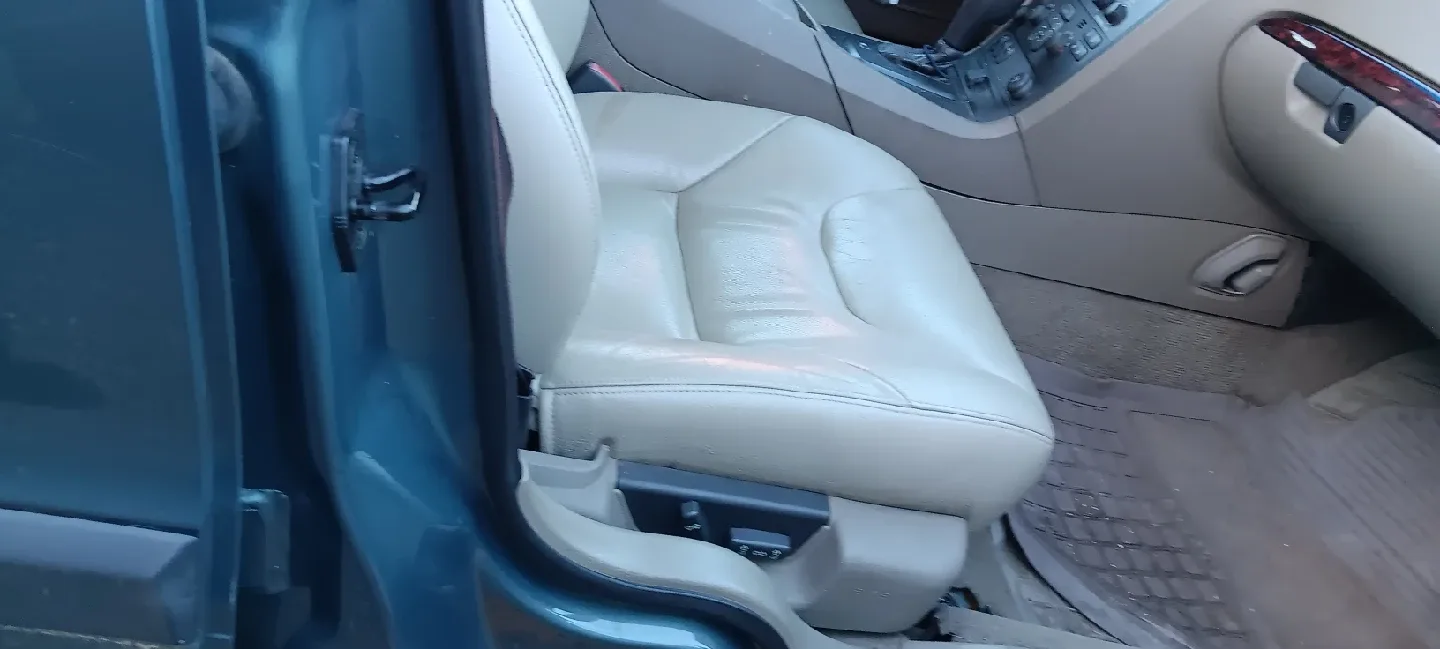 Volvo S60  AWD Car  cheap winter BEATER image indicator(4)