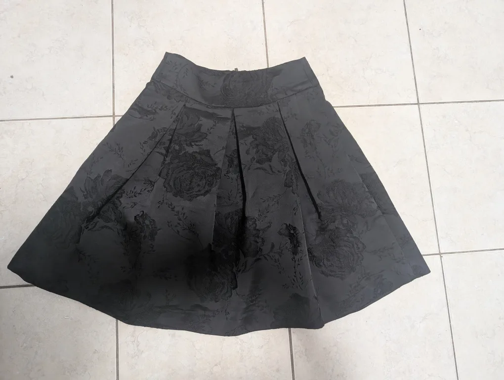 RW&CO Black Floral Skirt - Size 2 thumbnail