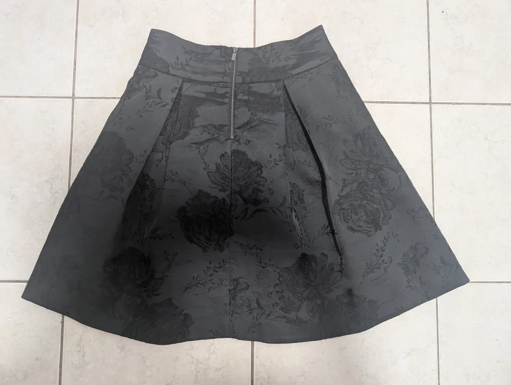 RW&CO Black Floral Skirt - Size 2 image indicator(2)