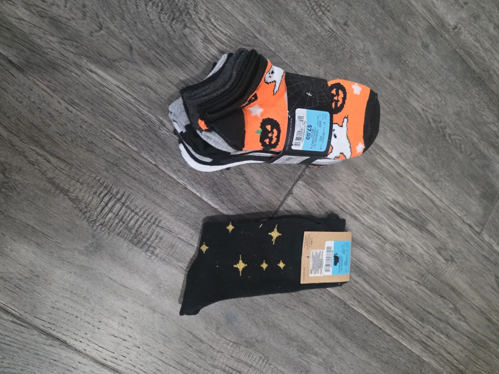 NWT Halloween Socks - 11 Pairs image indicator(2)
