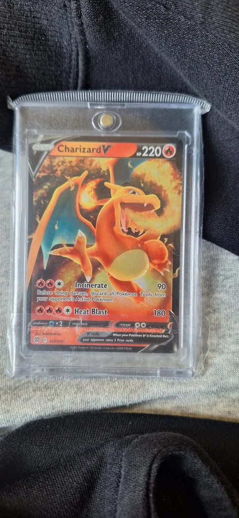 Charizard V Pokemon Card image indicator(2)
