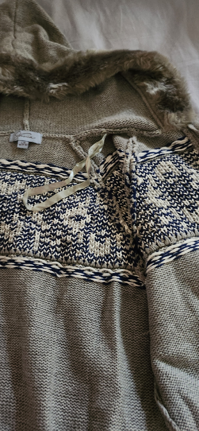 Grey knit fair isle zip-up sweater with faux fur trimmed hood - photo 4