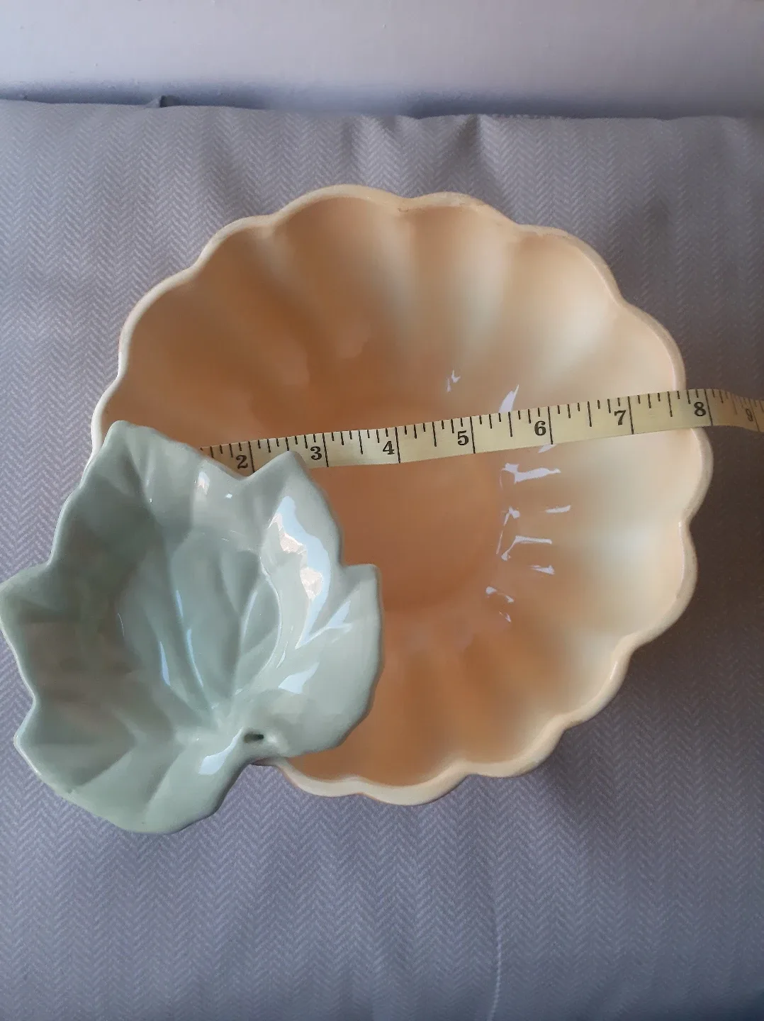 Yellow Ceramic Pumpkin Bowl with Leaf image indicator(7)