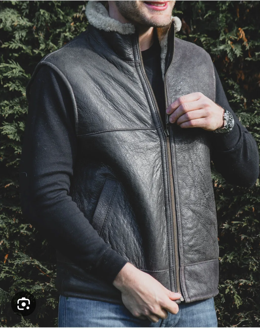 Leather Vest with Fur Collar - Black image indicator(3)