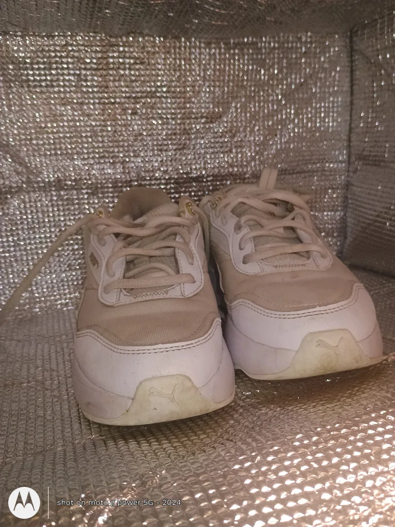 Puma Women's Size 7 White Sneakers image indicator(4)