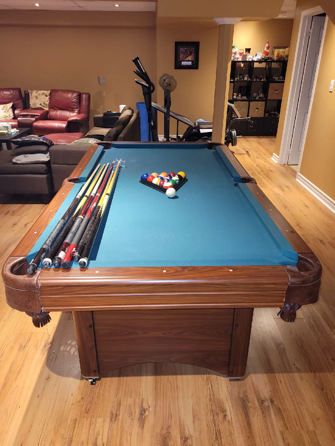 Pool Table with Balls and Cues image indicator(2)