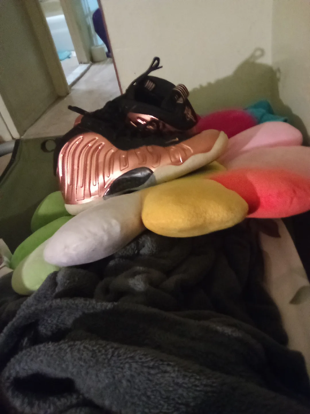 Nike Air Foamposite One Copper Black image indicator(8)