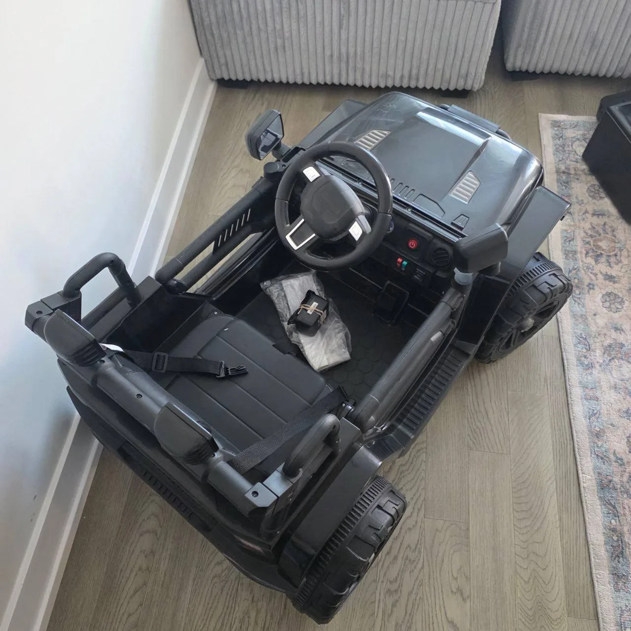 Kids Ride-On Car image indicator(2)