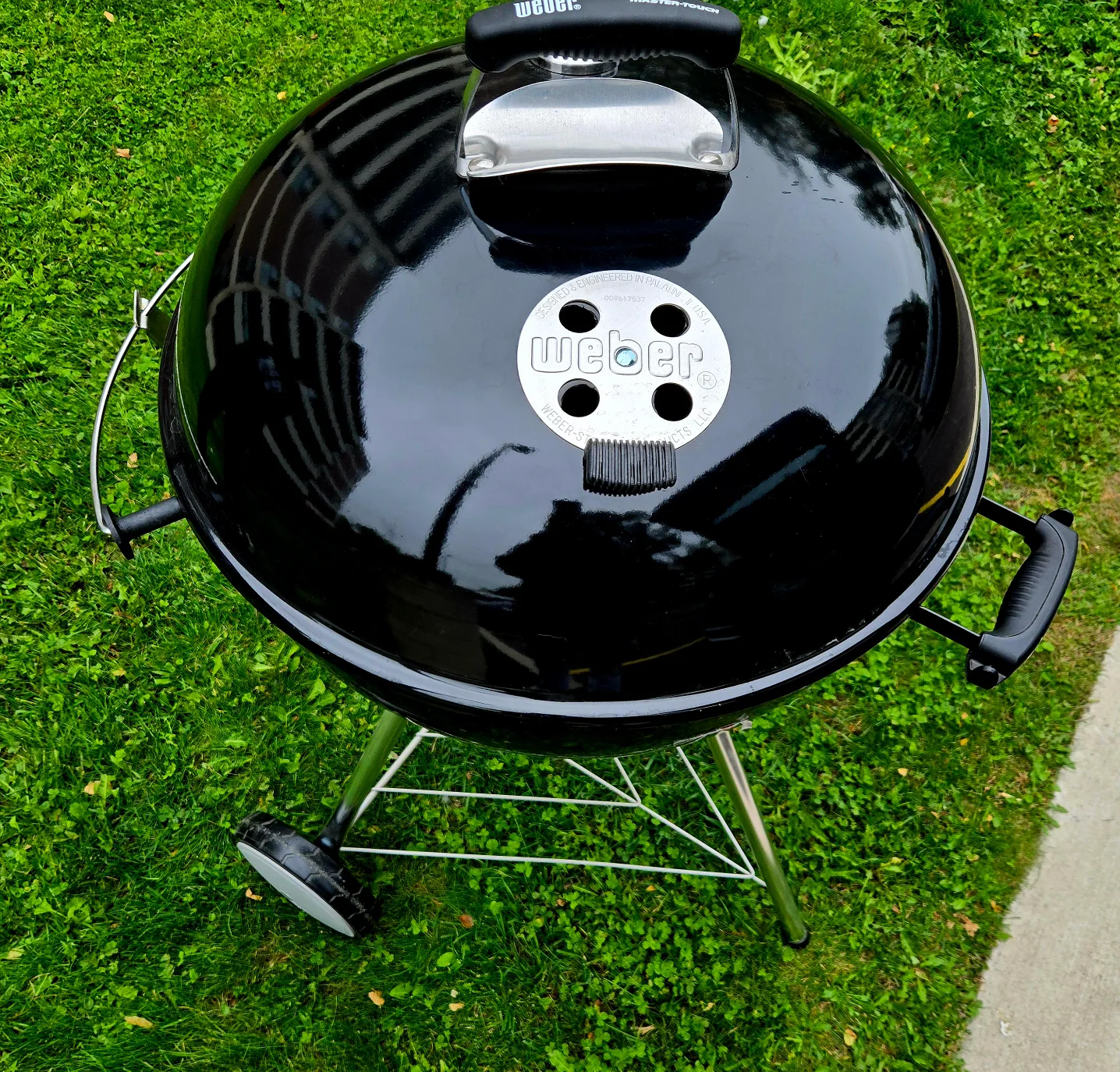 Weber Original Kettle Premium 22” Charcoal Grill image indicator(3)