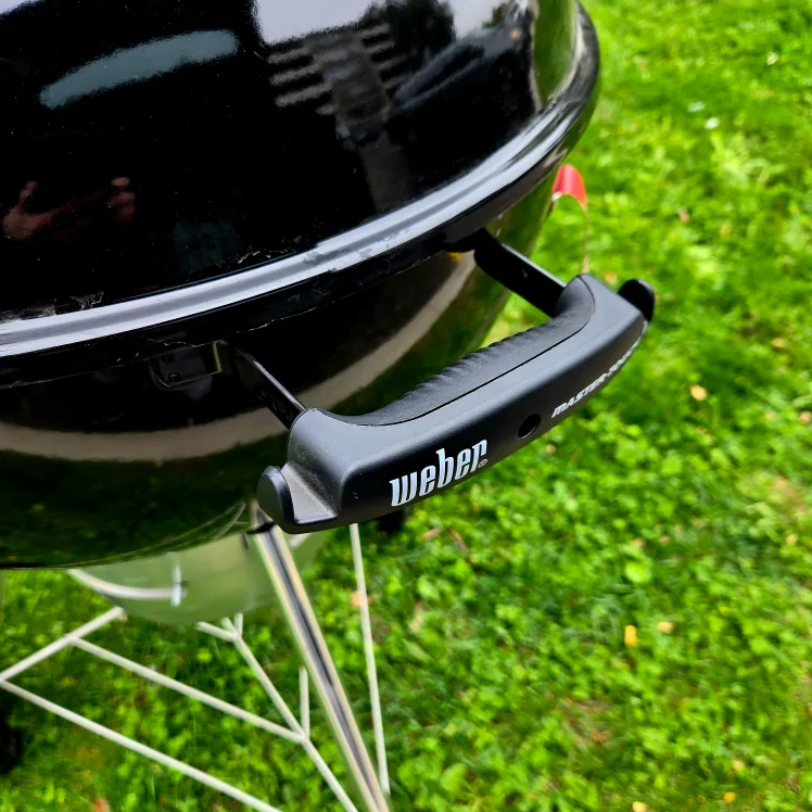 Weber Original Kettle Premium 22” Charcoal Grill image indicator(6)