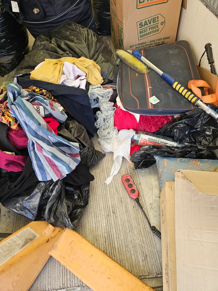 CLOTHES MEN WOMEN CHILDREN