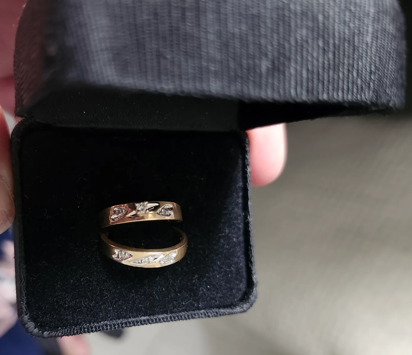 10ct Gold Diamond Ring Set image indicator(2)