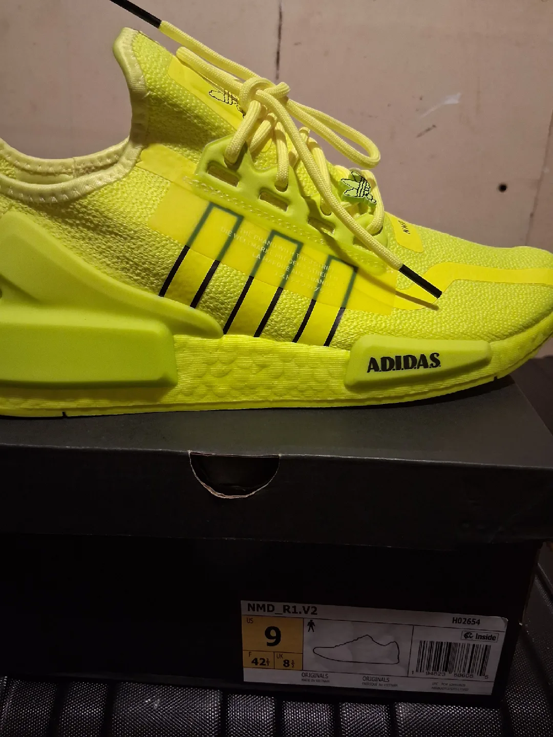 Adidas NMD R1 V2 Yellow Size 9 thumbnail