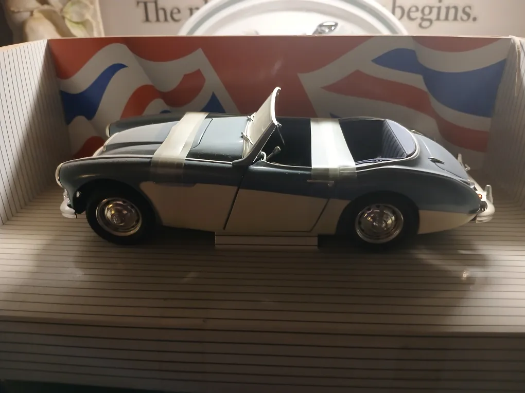 ERTL 1956 Austin-Healey 100-Six Diecast Car 1:18 image indicator(2)