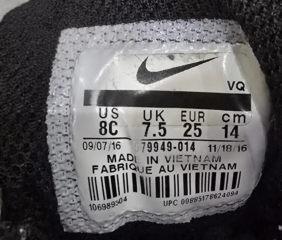 Black Nike Capri Kids Shoes! - Size 8 image indicator(6)