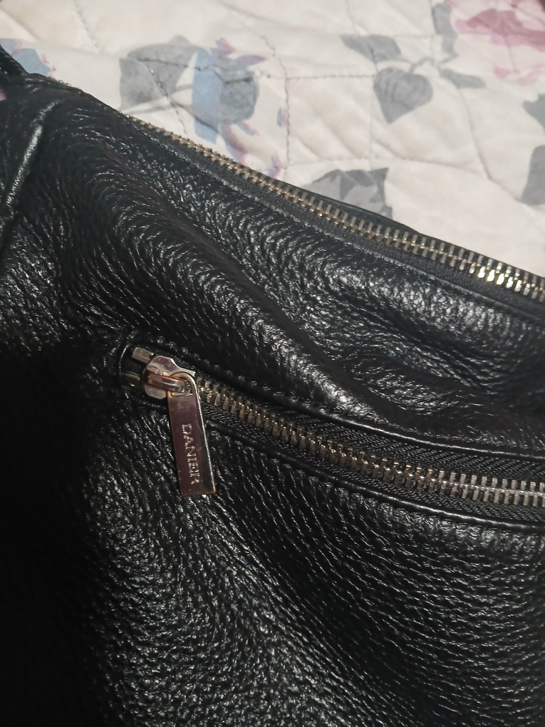 Danier Black Leather Shoulder Bag - photo 2