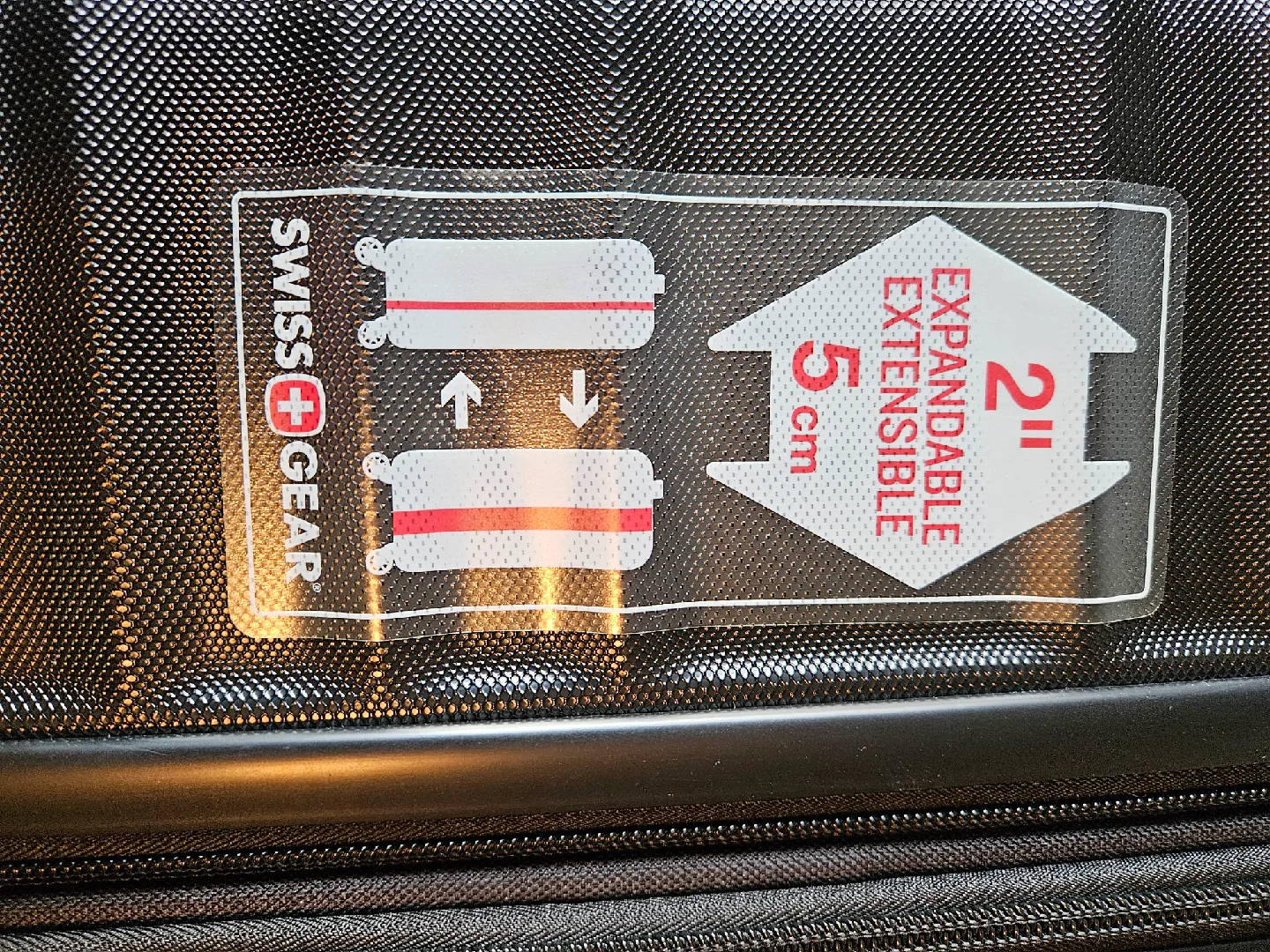 Swiss Gear Sonic Collection Expandable Suitcase image indicator(5)