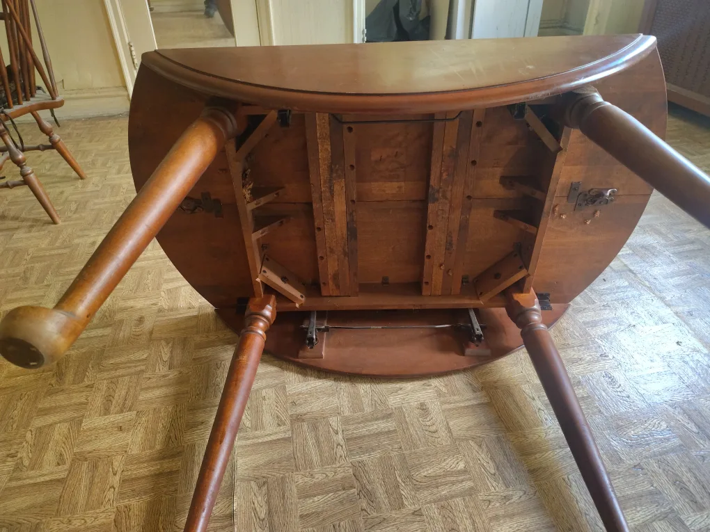 Ethan Allen Drop Leaf Table - Round to Oval image indicator(3)