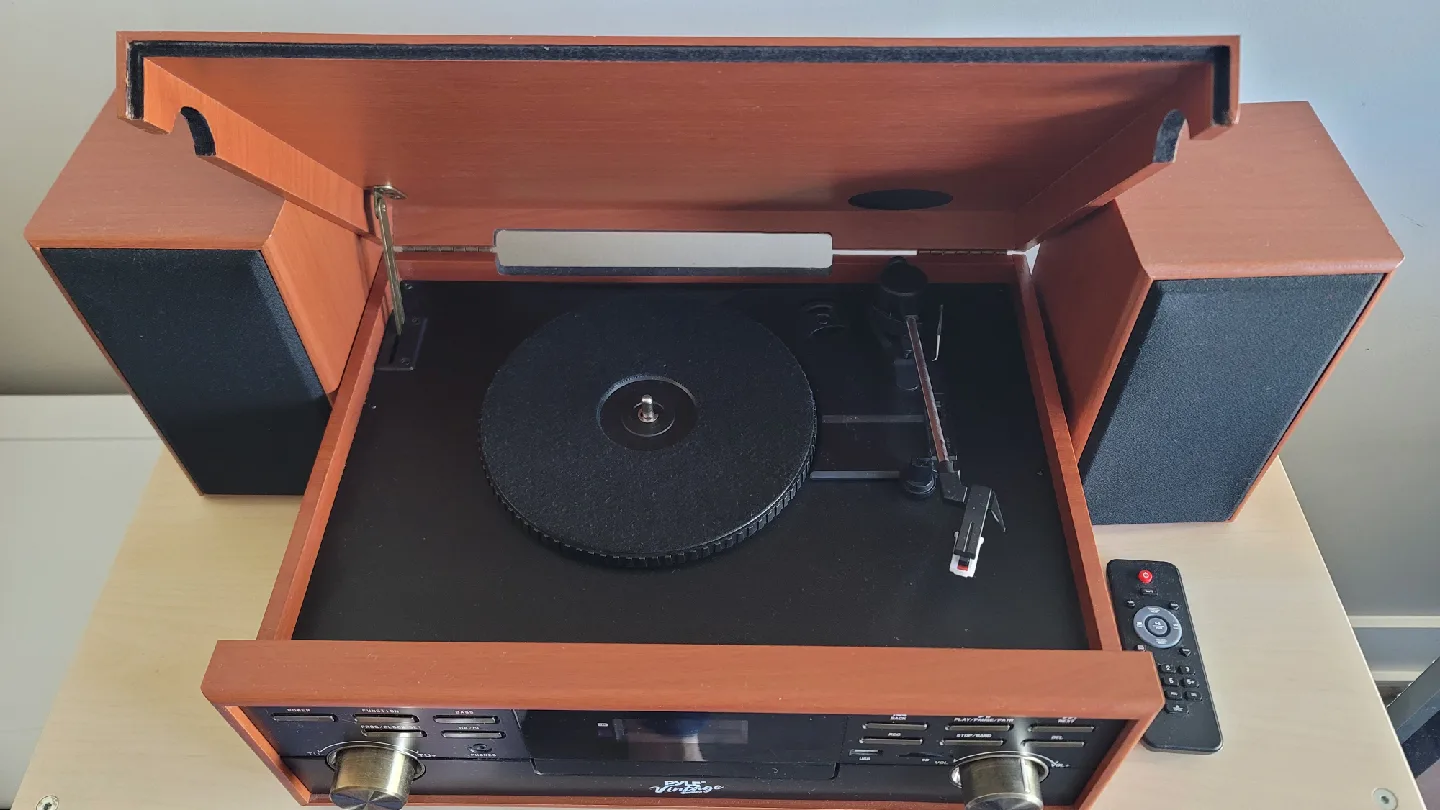Pyle Vintage Style Turntable with Speakers image indicator(2)