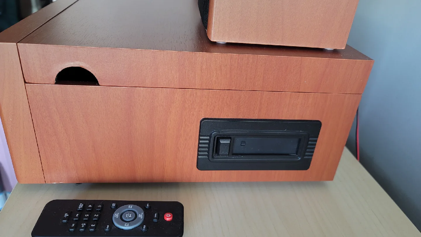 Pyle Vintage Style Turntable with Speakers image indicator(3)