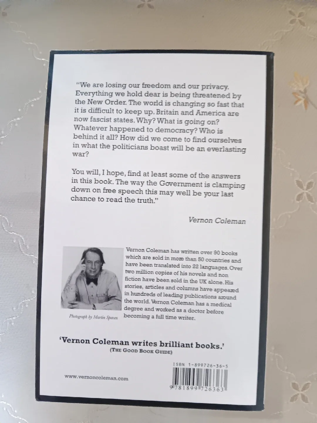 LIVING IN A FASCIST COUNTRY image indicator(2)