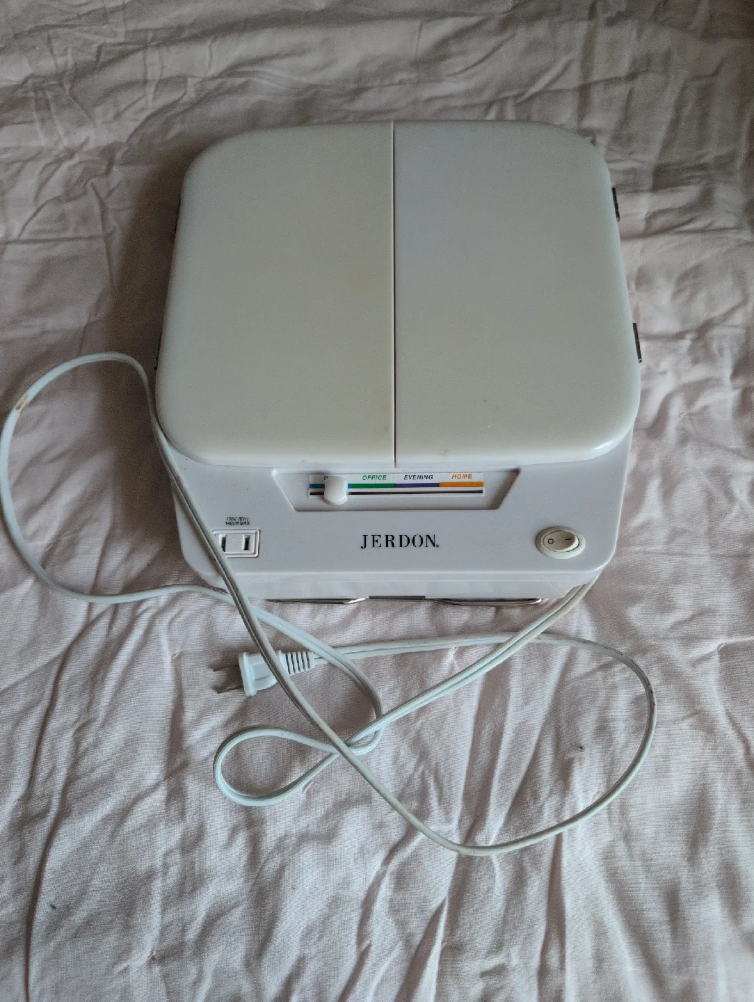 Jerdon Style Lighted Makeup Mirror image indicator(3)