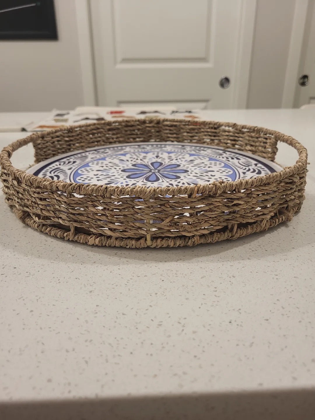 Decorative Round Tray with Woven Edge image indicator(2)
