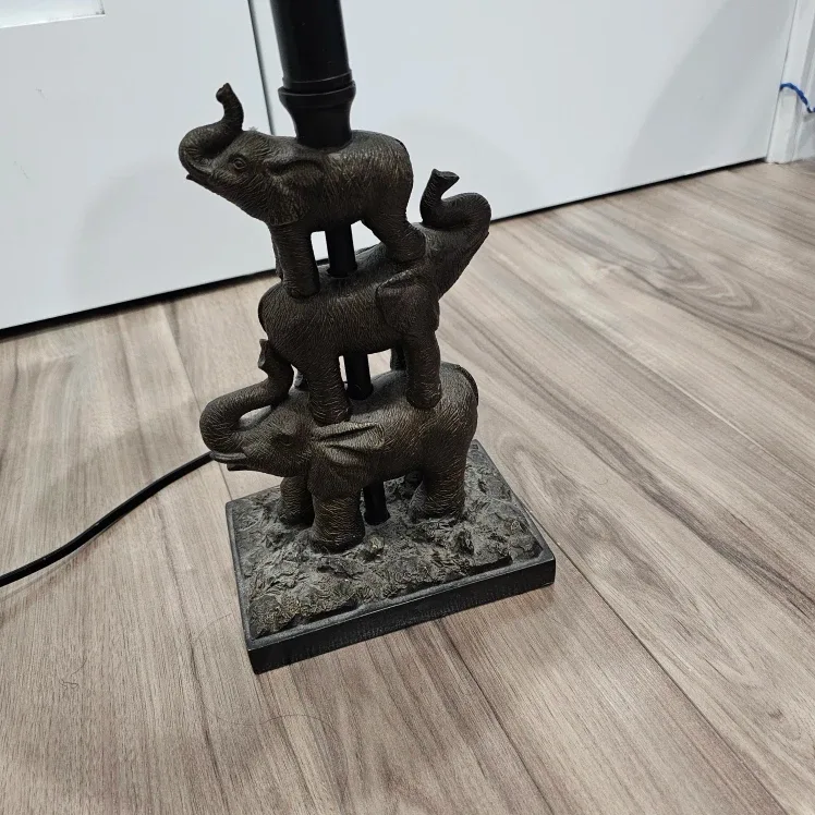 Elephant Lamp with White Shade image indicator(2)