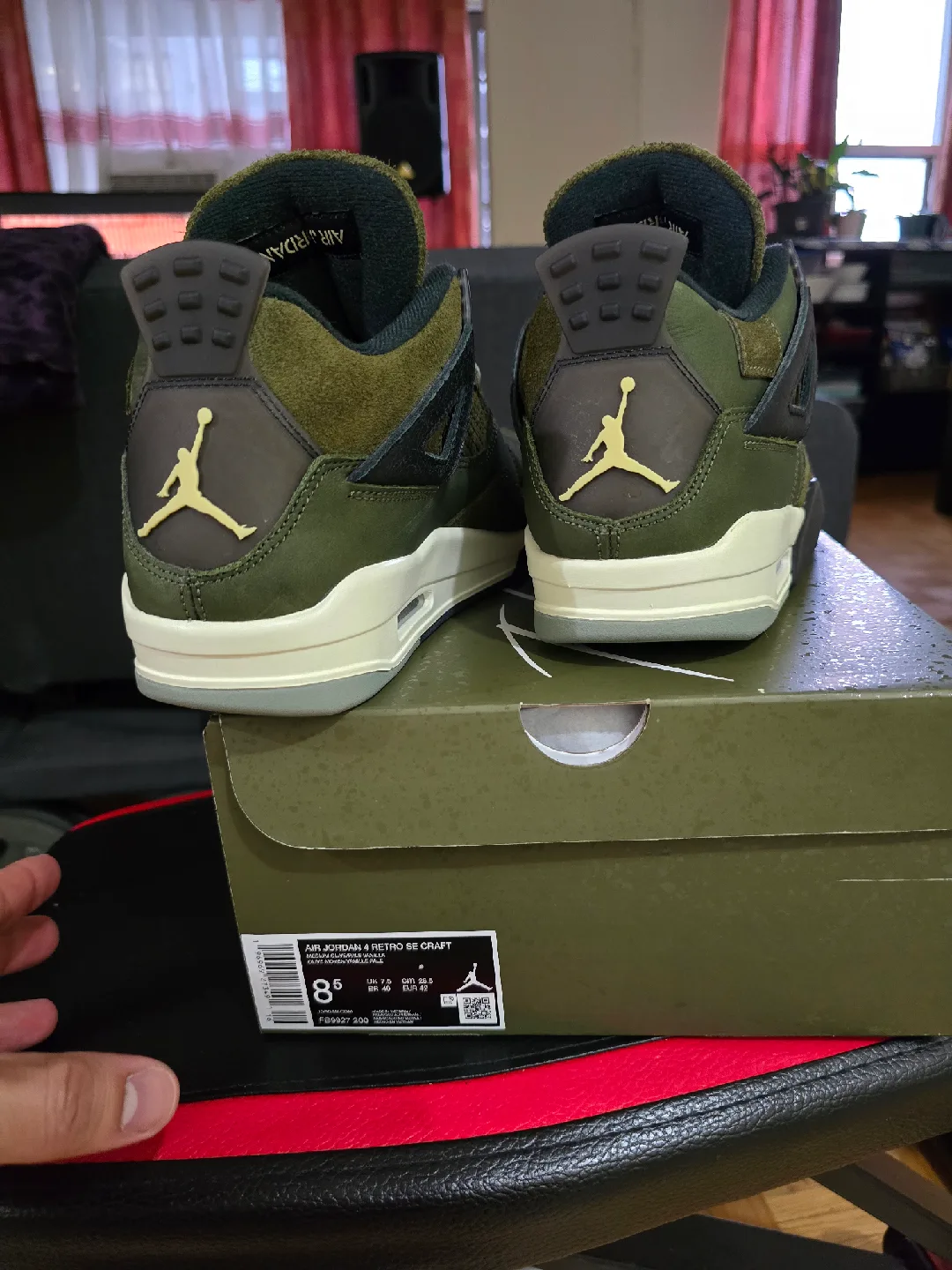 Air Jordan 4 Retro SE Craft olive green size 8.5 image indicator(4)