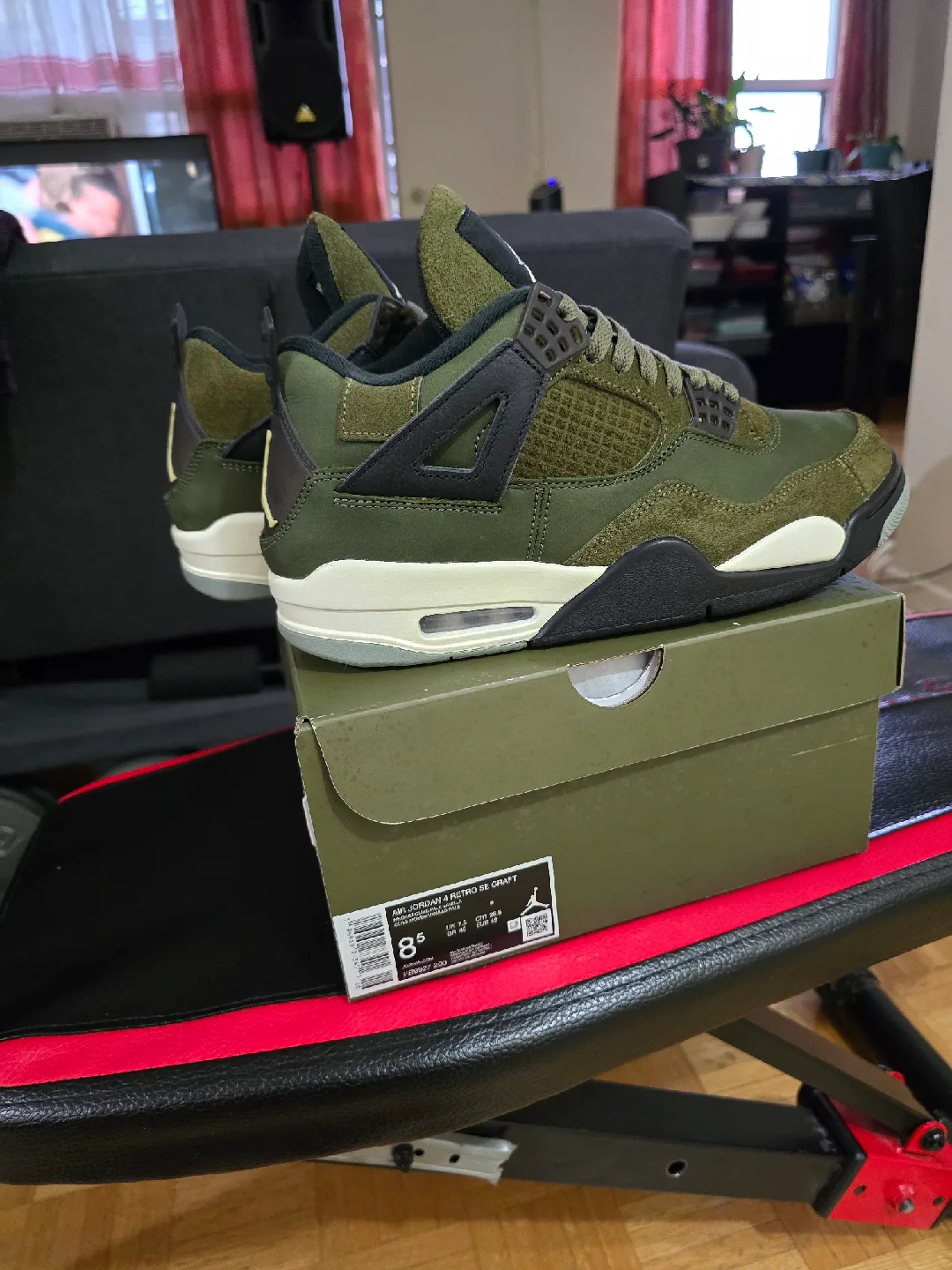 Air Jordan 4 Retro SE Craft olive green size 8.5 image indicator(5)