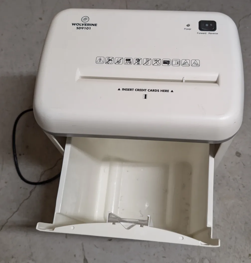 WOLVERINE 8-Sheet Super Micro Cut Shredder