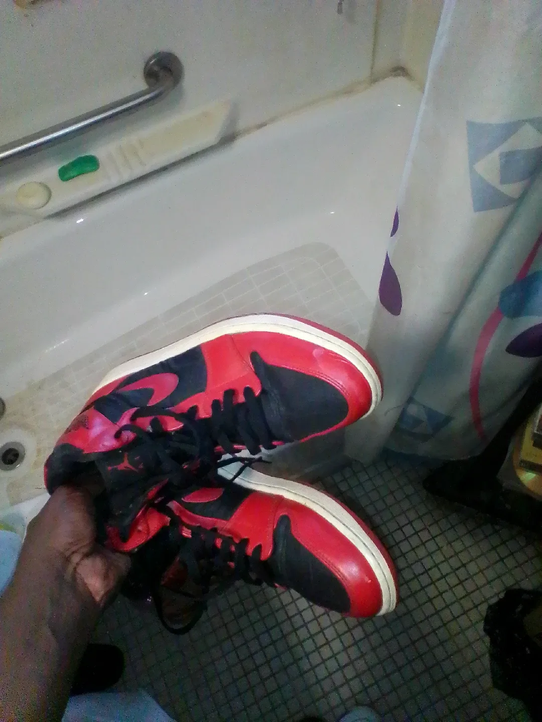 Air Jordan 1 High Red/Black Sneakers image indicator(2)