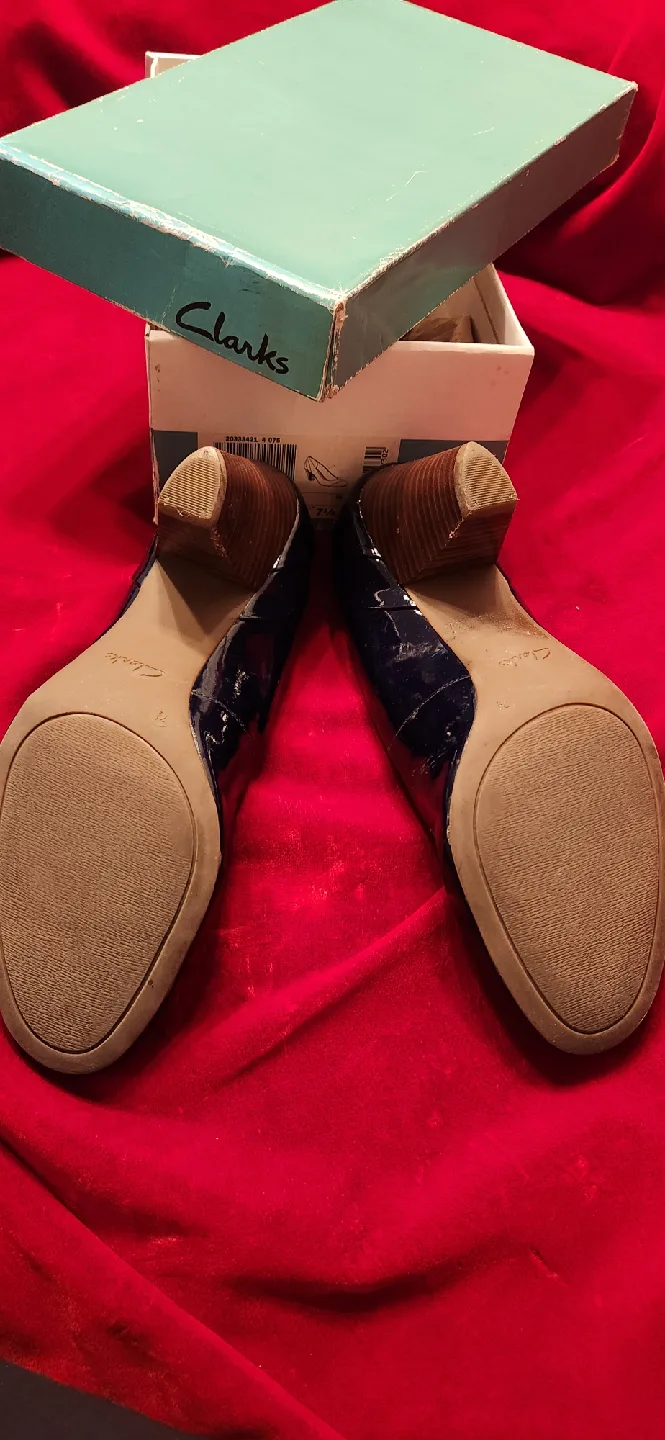 Clarks Aerial View Navy Patent Heels - Size 7.5 image indicator(3)