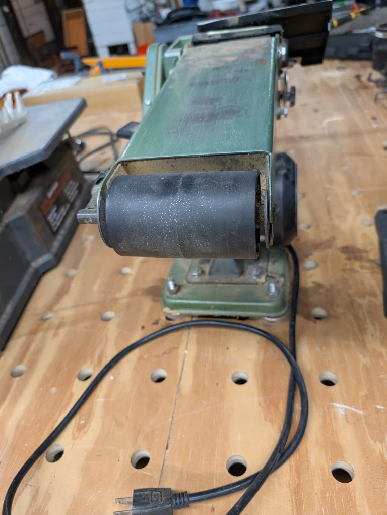 Central Machinery 4" x 36" Belt & 6" Disc Sander - photo 3