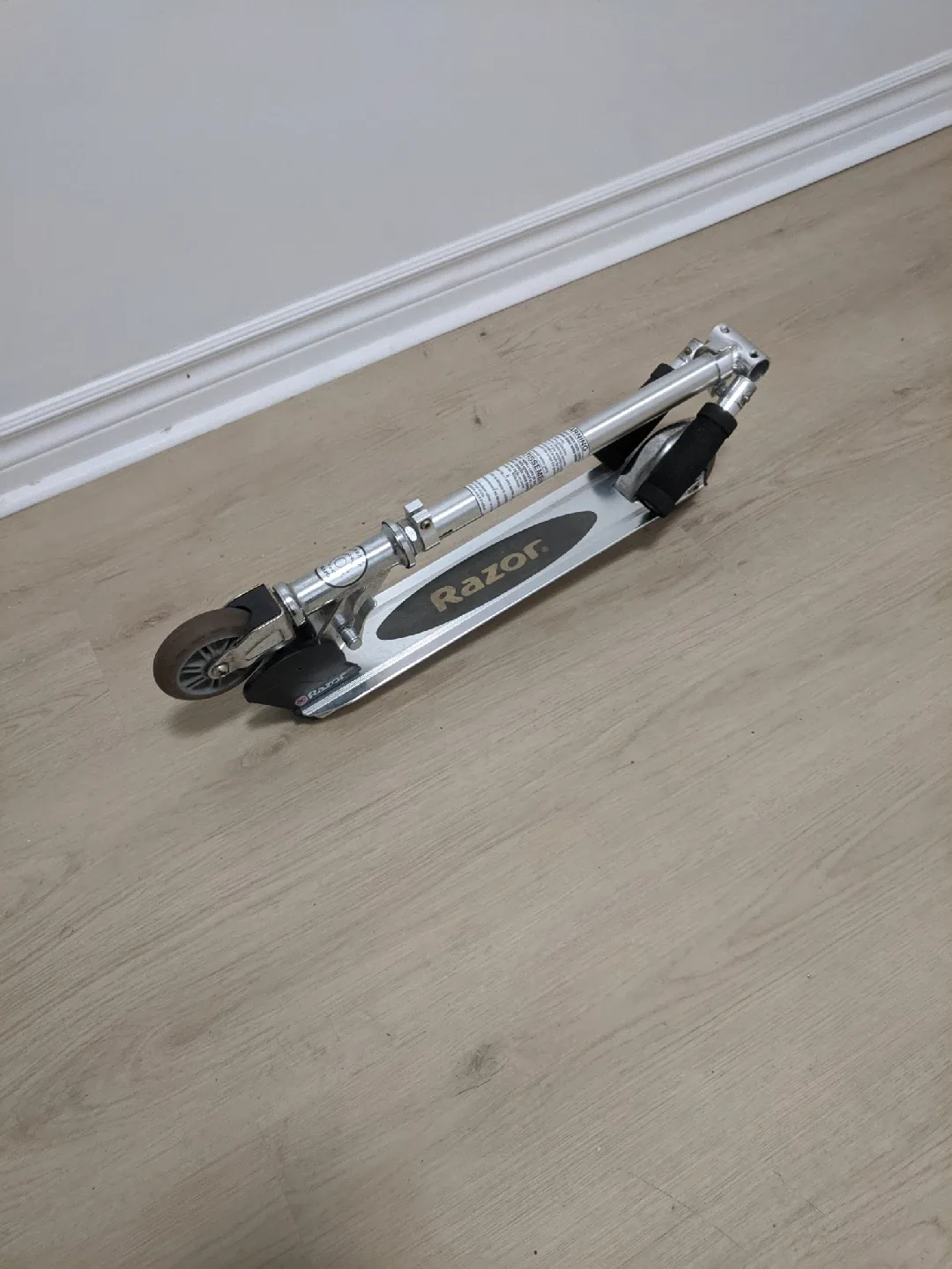 Razor Scooter - Silver image indicator(4)