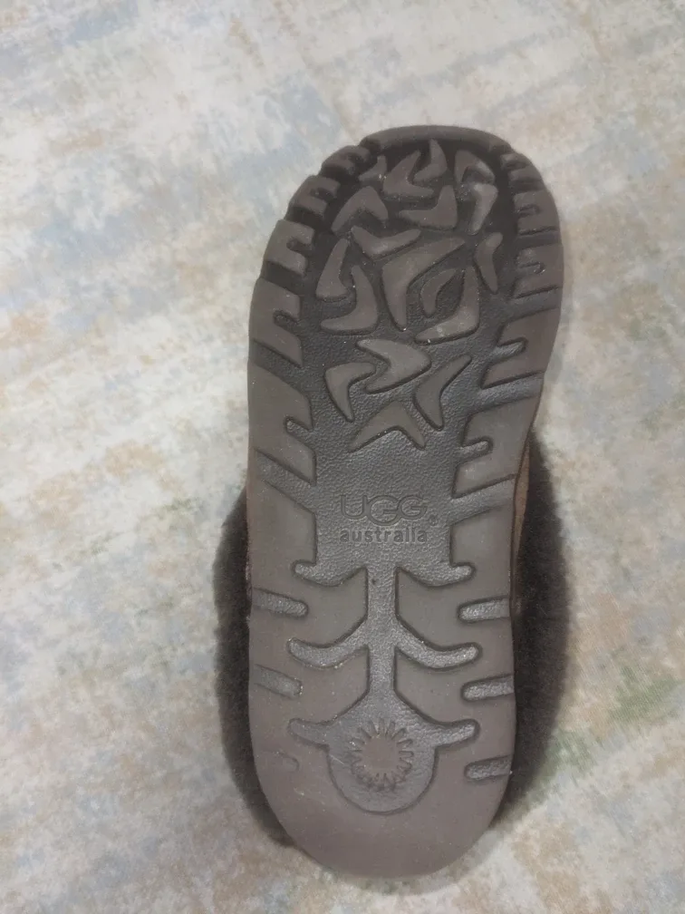 SELLING ASAP UGG BOOTS image indicator(2)