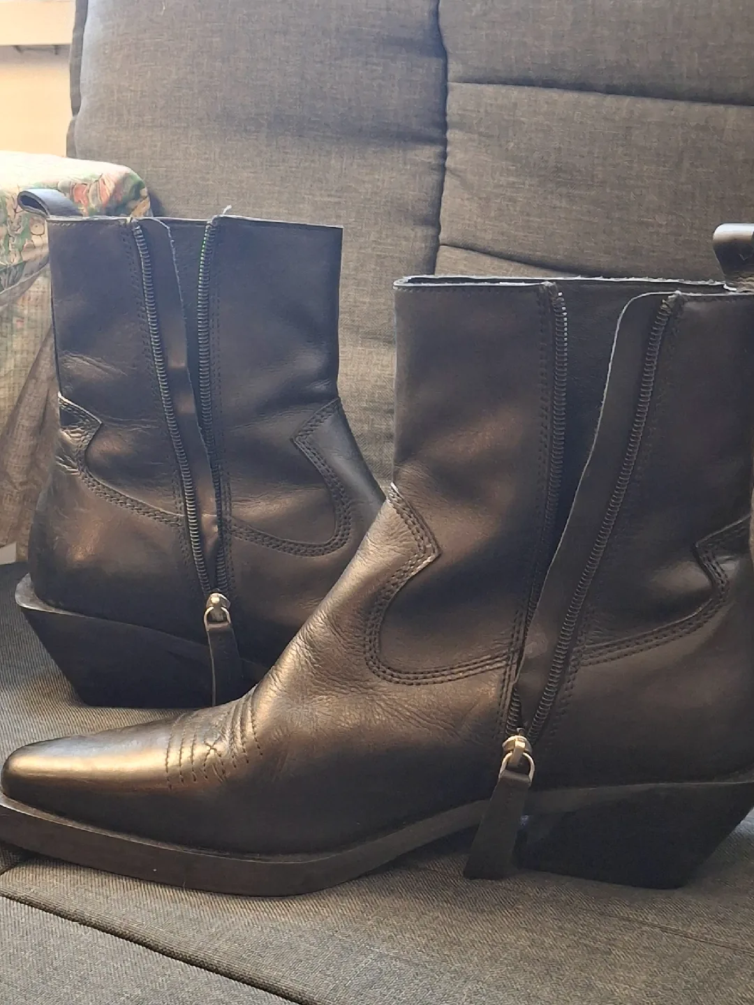 Floyd Black Leather Western Boots - Size 10 image indicator(7)