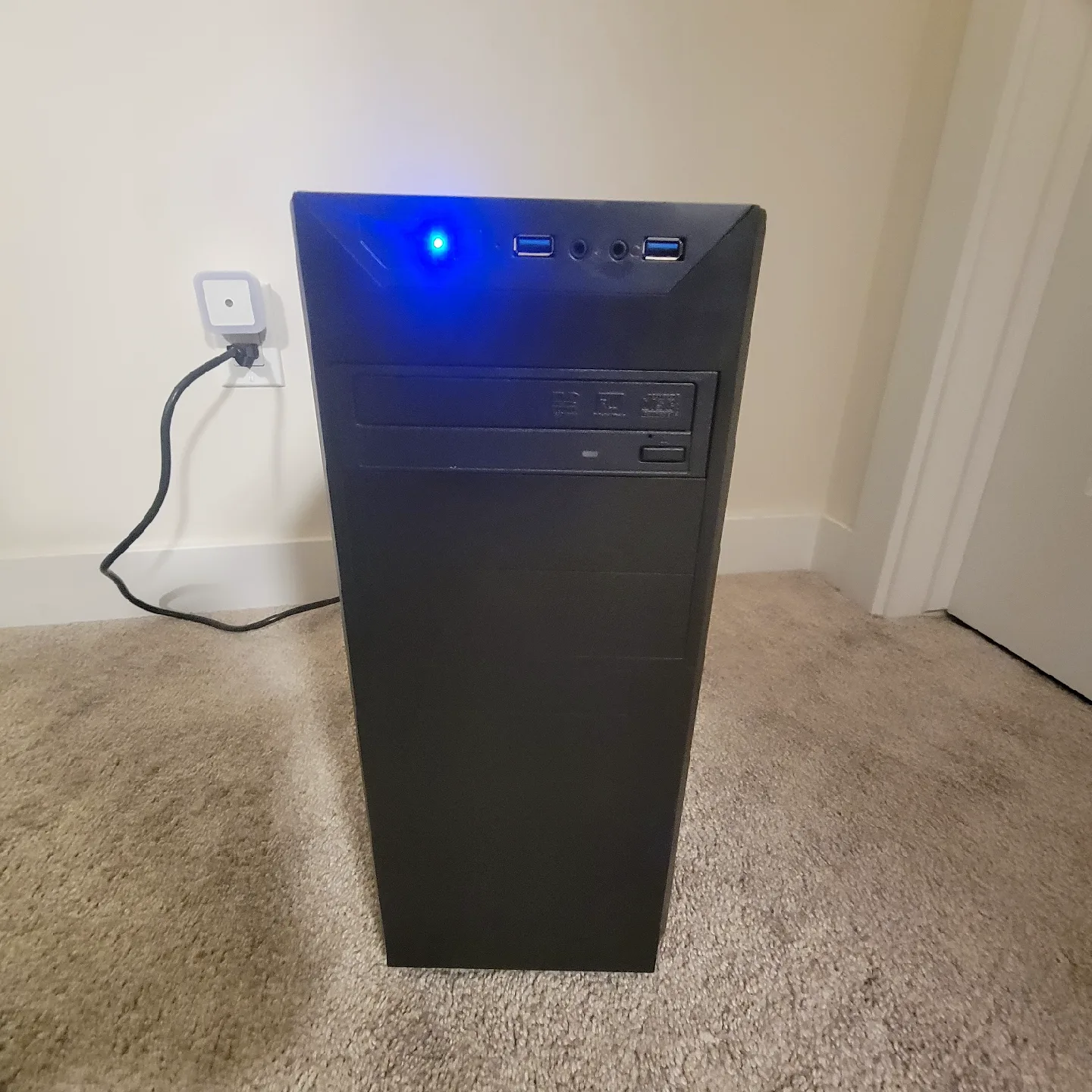 High ending gaming PC with keyboard and mouse image indicator(3)