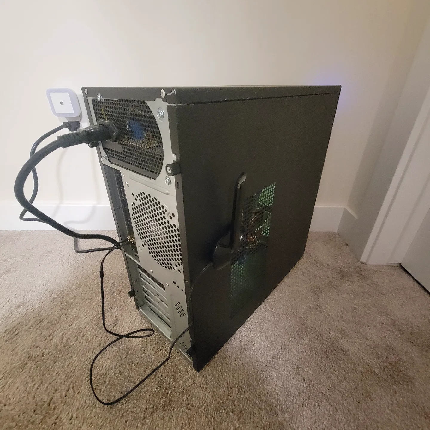 High ending gaming PC with keyboard and mouse image indicator(5)