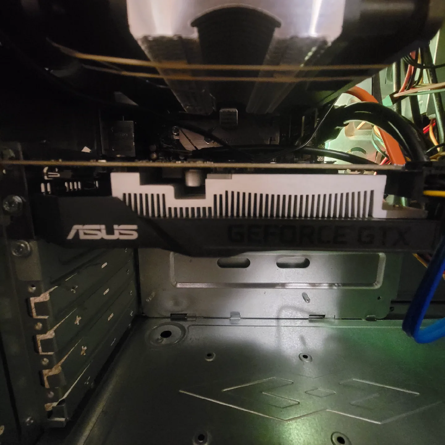 High ending gaming PC with keyboard and mouse image indicator(7)